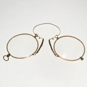 Antique c.1880 gold plated pince-nez with original cork nose pads and oval reading lenses, late Victorian era eyewear in fine preserved condition