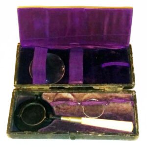 Antique 1870s Liebreich Ophthalmoscope by Patz and Flohr Berlin in original purple velvet fitted case inscribed Liebreich's Ophthalmoscope in gold, with viewing and condensing lenses