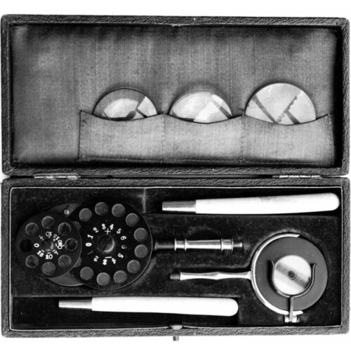 Straub ophthalmoscope set from Alfred Schett's The Ophthalmoscope