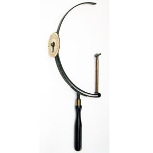 Schweigers hand held perimeter from 1888 with circular scale and vertical positioning rod